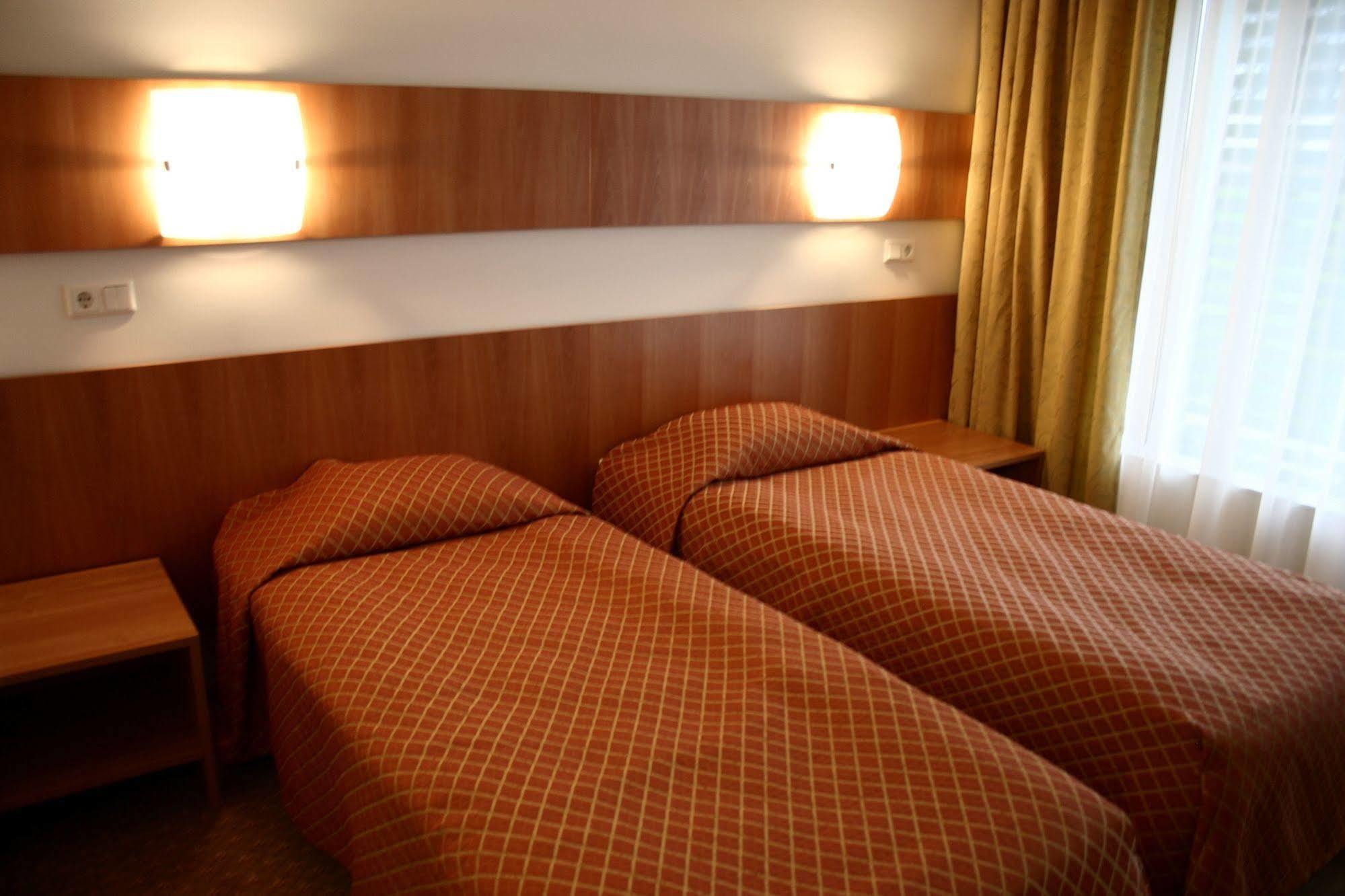 Raadimoisa Hotell Tartu Zewnętrze zdjęcie