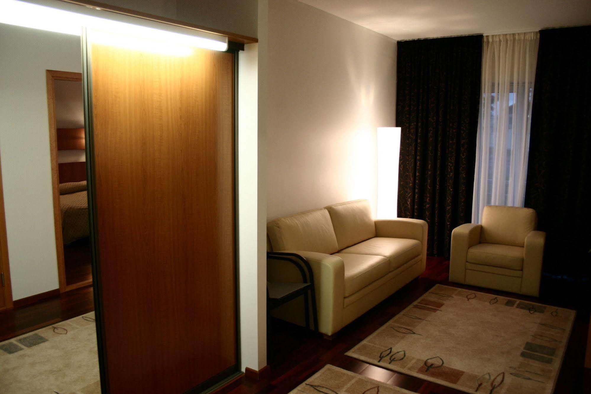 Raadimoisa Hotell Tartu Zewnętrze zdjęcie